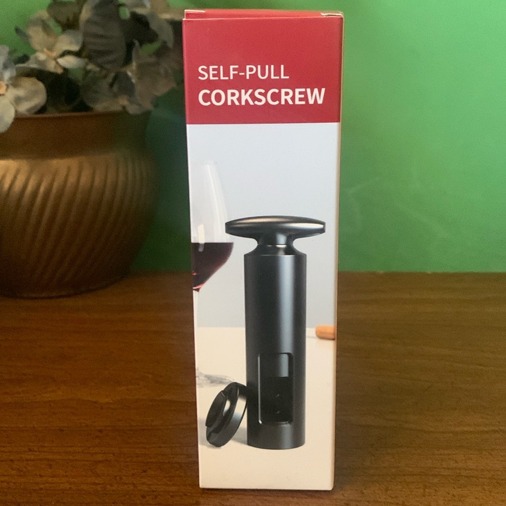 NWT No Label Black Self-Pull Corkscrew